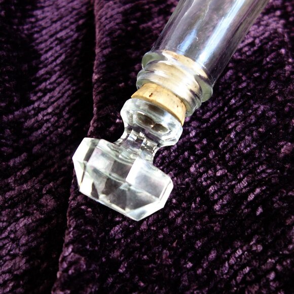 [Vintage] Clear Glass Grape Pattern Wine Decanter - Picture 6 of 11